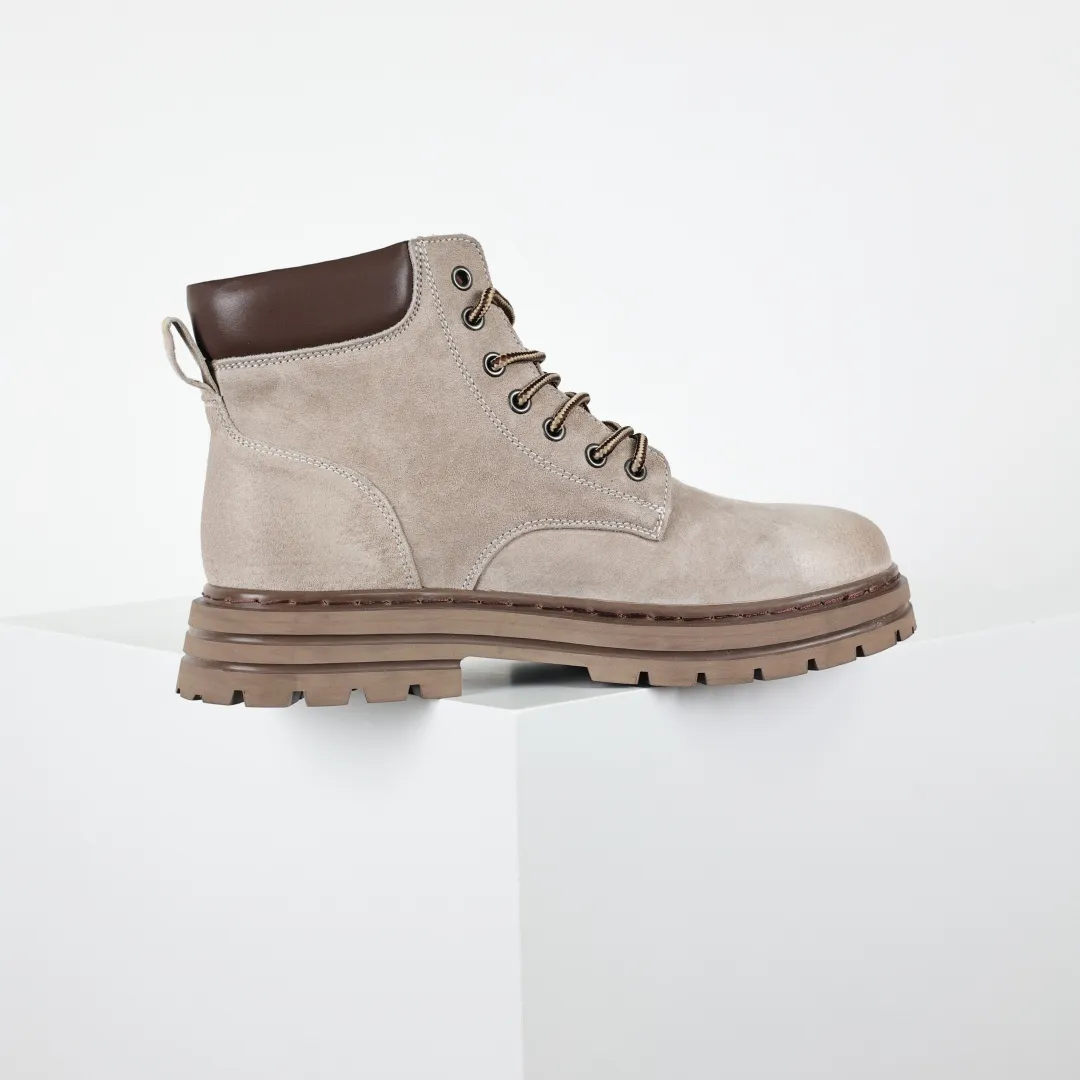 Copy price 💰620 Core recommendation Good price 🚀Timberland Timberland outdoor high-top casual rhubarb boots series #Guangdong Dachang quality Original box original packaging #25ss new style Fashion and trend matching The fabric is made of Italian 🇮🇹 top frosted fine-grained cowhide with anti-odor and anti-corrosion genuine leather latex insoles. The outsole and hardware are all made from OEM raw materials. They are the same as the original Goodyear never-opening process. Good products do not kill pigs. The quality of the first order is strictly controlled. Exclusively released on the entire network. The quality is beyond doubt. The whole set of official website unified packaging gives you a perfect wearing experience. The quality is exquisite and durable. A must-have for sportsmen. Specially designed to prevent handsomeness. High-quality and first-class foot feel. This winter, it is specially used for cold protection and outdoor use. Daily casual matching. Size: 39 40 41 42 43 44 (leather shoe size)